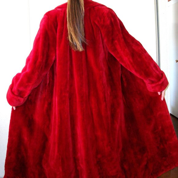 FUR COAT - Picture 2 of 3